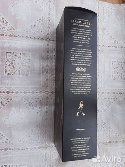 Бутылка black label 0,7 и упаковочная коробка