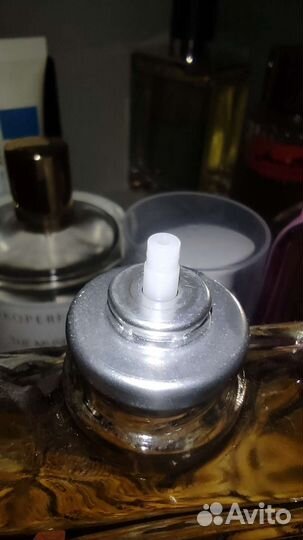 Escentric molecules - molecule 05