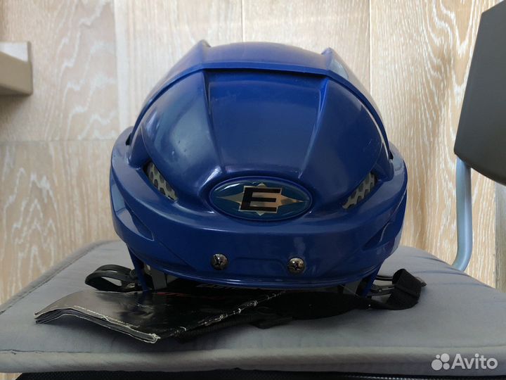 Хоккейный шлем