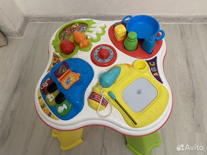 Развивающий столик chicco