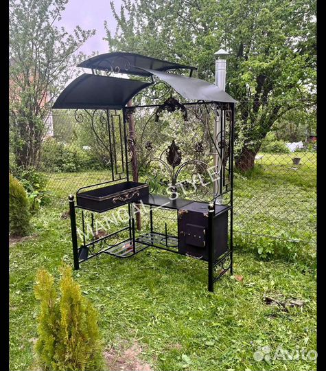 Мангал с крышей