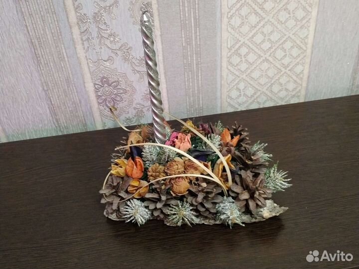 Новогодняя композиция, шишки, снежинки