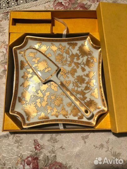 Фарфоровое блюдо для торта с лопаткой