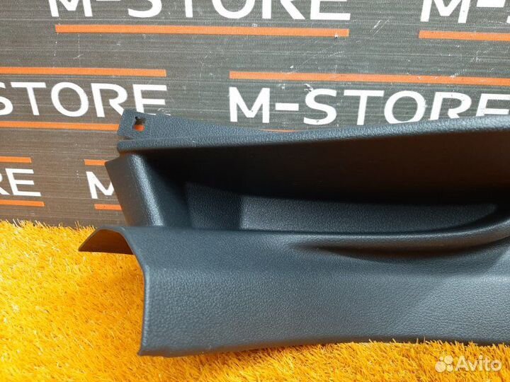 Накладка на порог задняя правая Volkswagen Tiguan