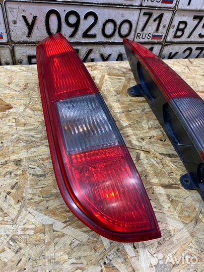 Фонарь Ford Focus универсал 1.8 2006