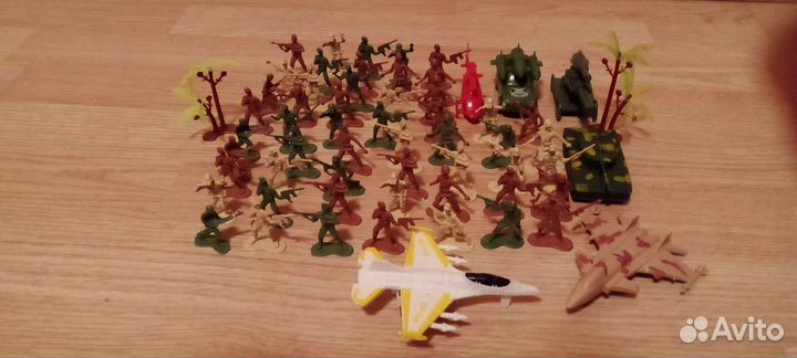 Набор солдатиков с военной техникой