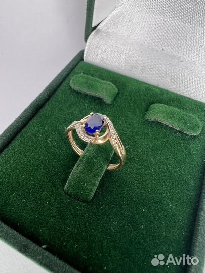 Золотое кольцо с бриллиантами и сапфиром 375 проба
