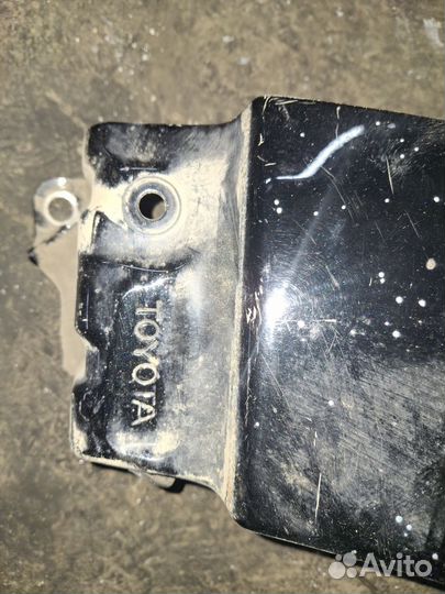 Передние правое крыло Land Cruiser 200 от 2012г