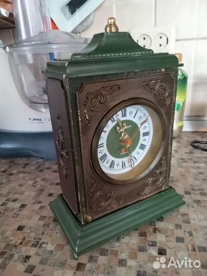 Часы настольные Янтарь