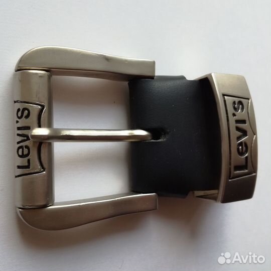 Пряжка на мужской ремень Levi's с гравировкой