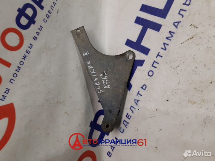 Уголок крепления подрамника, 8200170210 renault sc