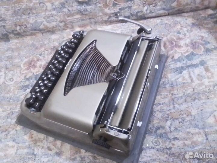 Печатная пишущая машинка