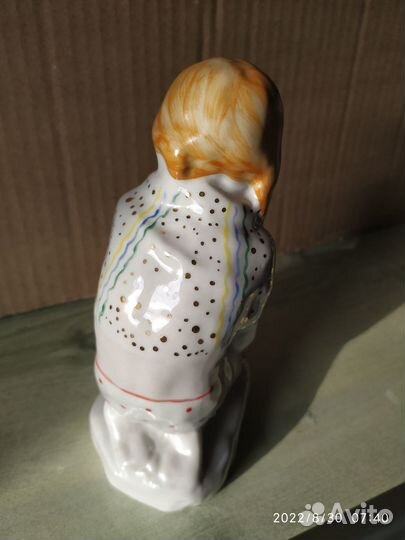 Статуэтка фарфоровая Девочка бфз