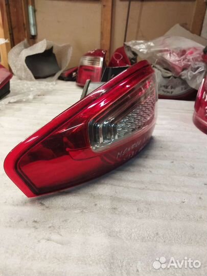 Фонарь левый наруж Mondeo 4 bs7113405c