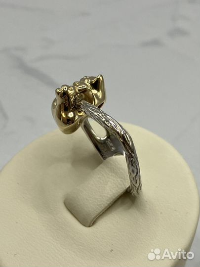 Золотое кольцо с бриллиантом