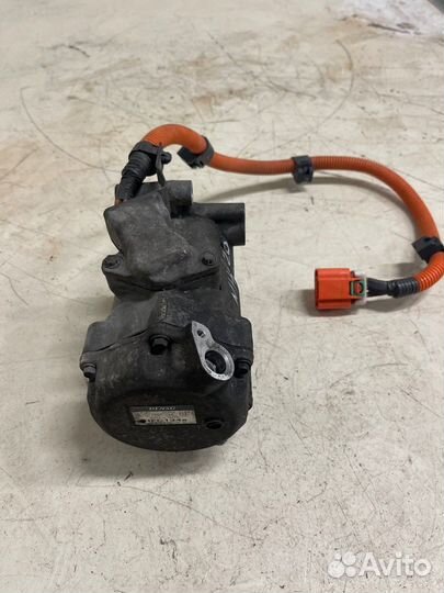 Компрессор кондиционера Toyota Prius NHW20 1NZ-FXE