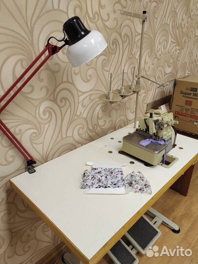 Швейная машина оверлок