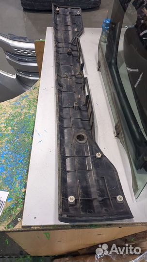 Накладка под номер Mitsubishi Montero Sport / Pajero Sport, 2004