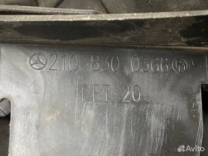 Дефлектор воздушный передний левый Mercedes-Benz