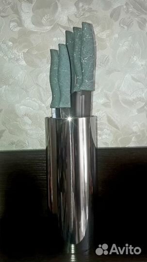 Набор ножей на подставке