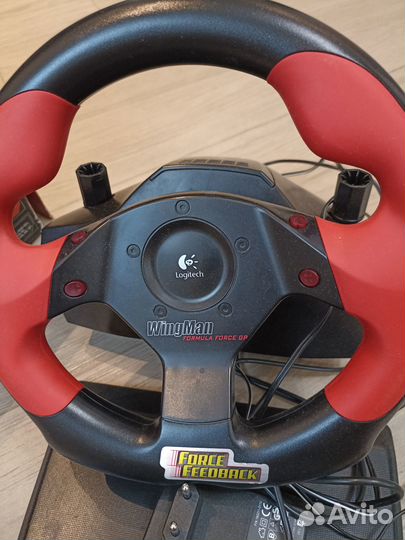 Игровой руль с педалями