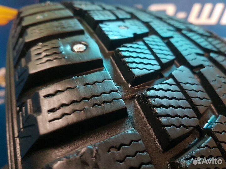 Dunlop SP Winter Ice 01 215/65 R16