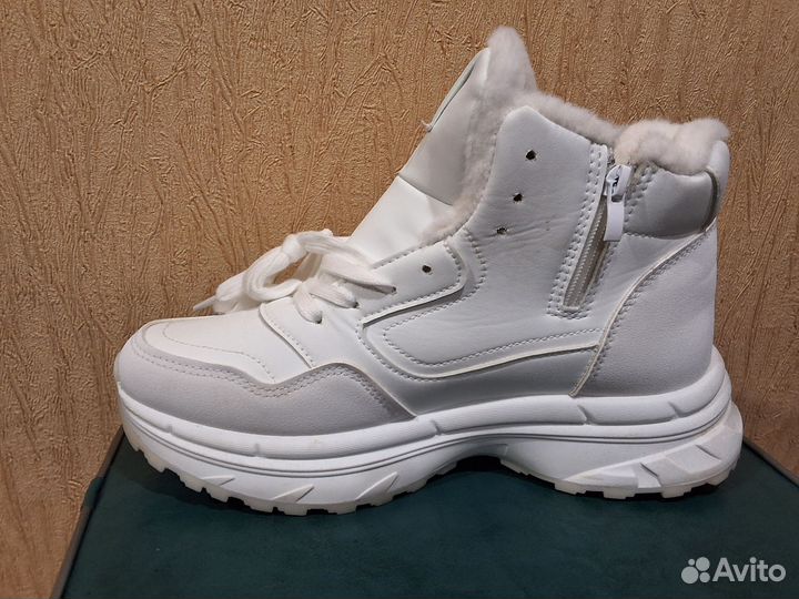 Кроссовки зимние женские 41 размер белые