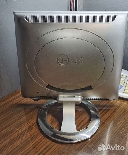 Мониторы LG и NEC