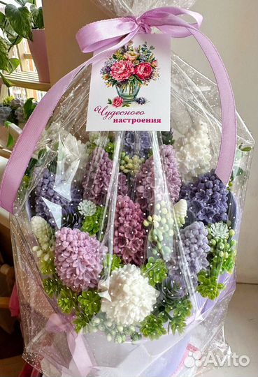 Букет цветов пионы сирень розы, нарциссы