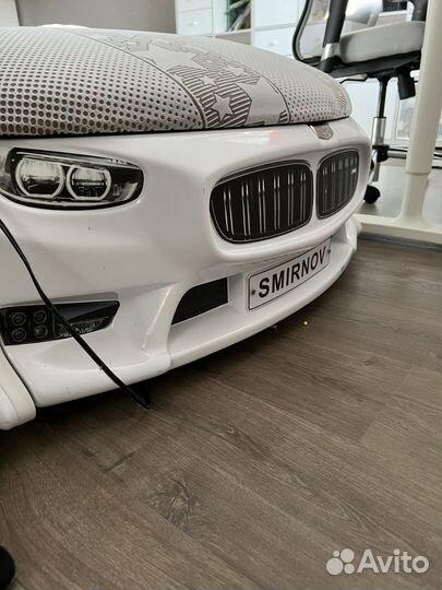 Кровать детская в виде машинки