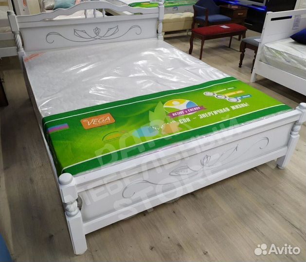 Кровать массив