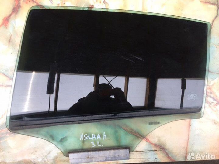 Стекло двери заднее левое Opel Astra H sedan