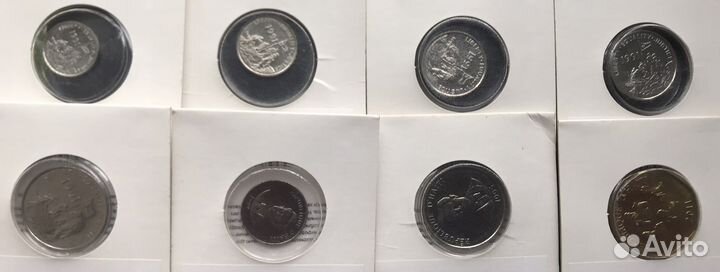 Монеты разных стран, в буклетах