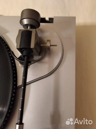 Куча пластинок с проигрывателем