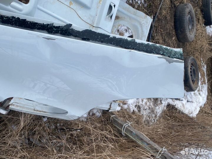 Задняя правая четверть renault logan 2