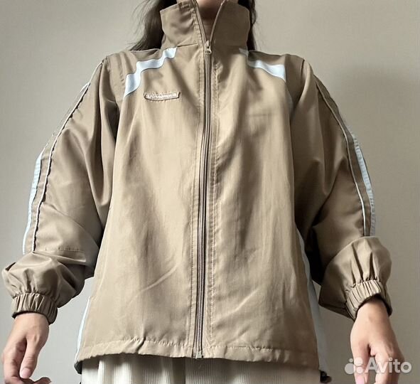 Ветровка женская