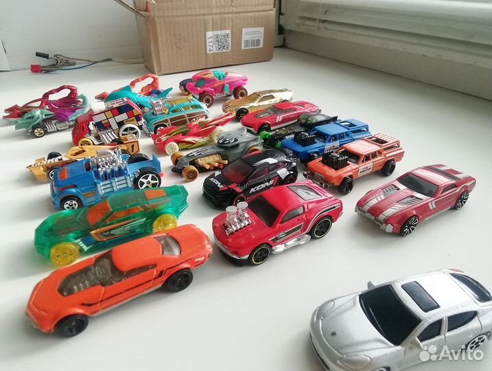 Машинки Hot wheels