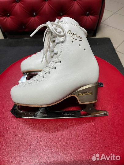 Фигурные коньки Overtute p-200