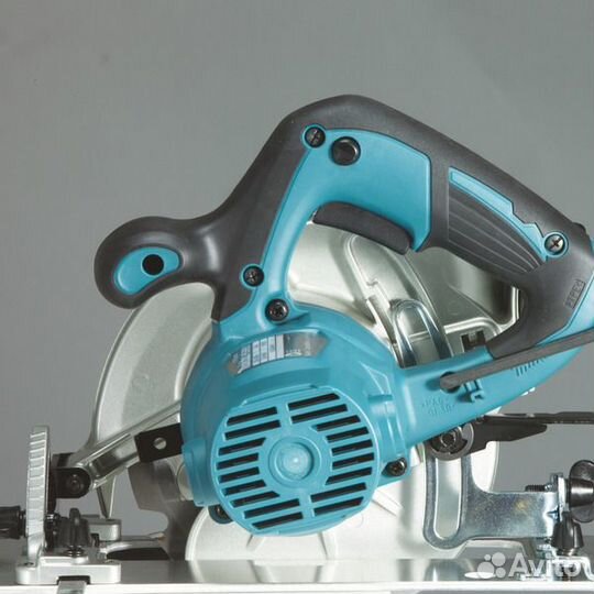 Пила дисковая Makita HS6601J