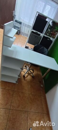 Маникюрный стол