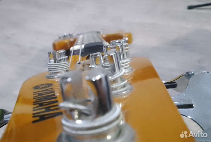 Yamaha BB615, бас-гитара (5 струн, Индонезия)