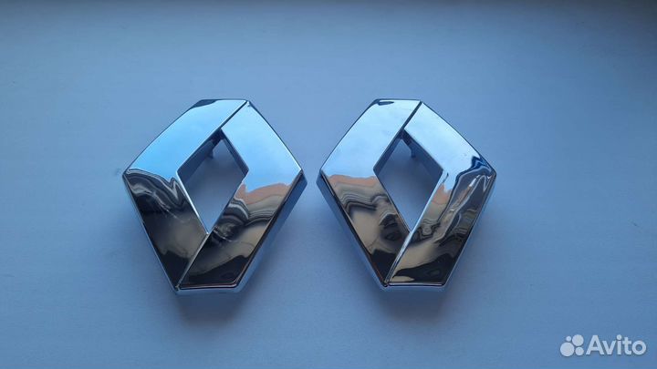 Эмблема Renault Logan 1 рестайлинг
