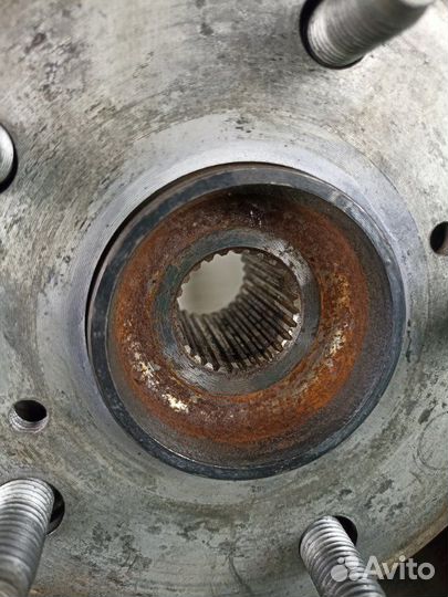 Ступица передняя правая Toyota Noah AZR60 1azfse