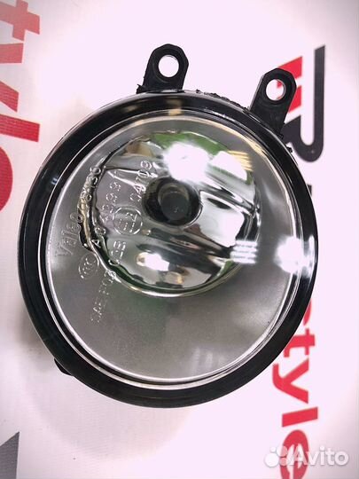 Туманка Toyota / Lexus 4 уха Valeo Правая
