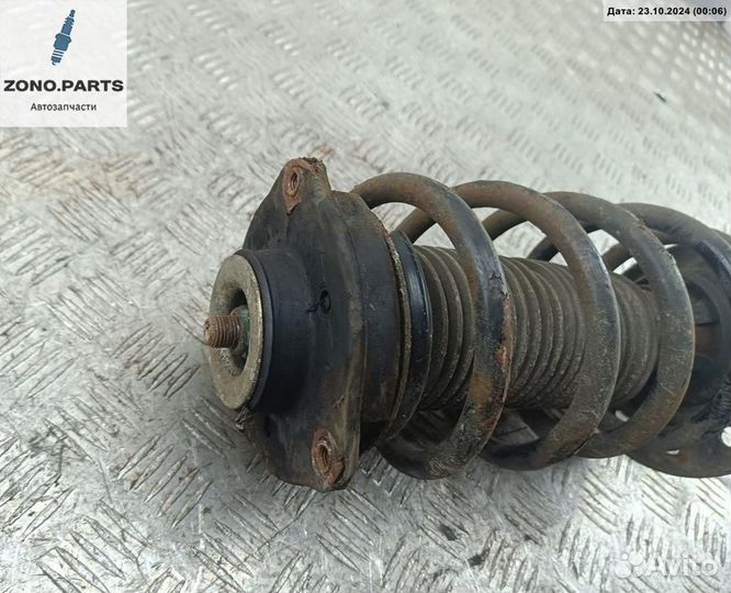 Стойка подвески передняя левая 3C0413031AE на Volkswagen Passat B6