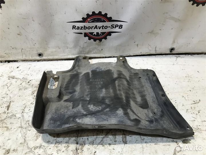 Пыльник двигателя Mitsubishi Lancer 9