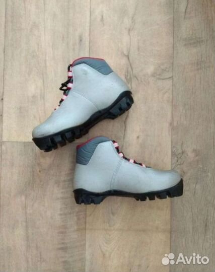 Беговые лыжи Малыш ссср, лыжные ботинки Nordway 35