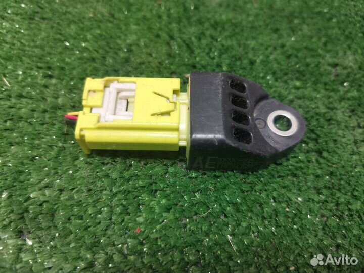 Датчик AIR BAG Toyota Highlander II 2007-2013