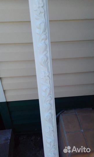 Уголок декоративный