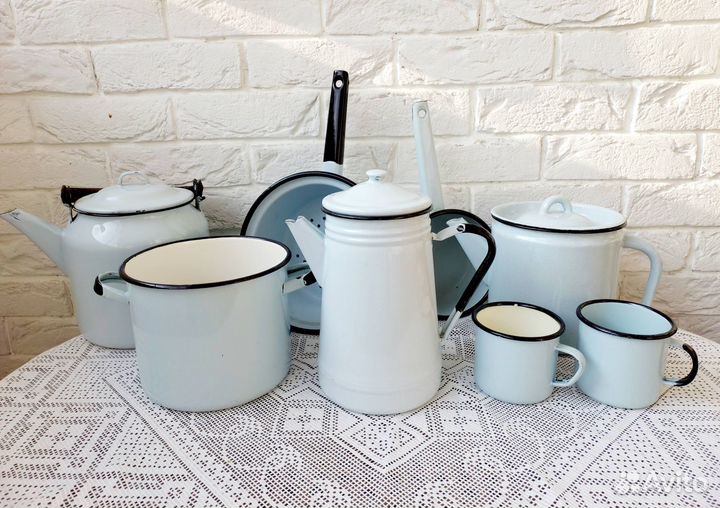 Коллекция голубой эмалированной посуды СССР